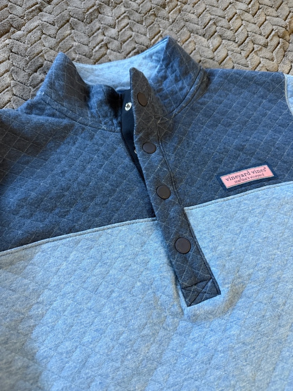 Vineyard Vines Boys Light Blue Pullover with Navy Quilted Yoke Size L (16) - Picture 2 of 5